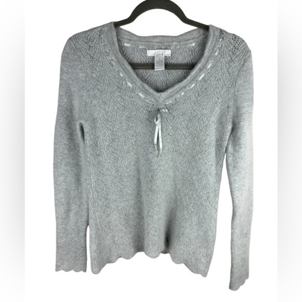 LUCY & LAUREL women’s Grey angora fur Blend Ribbon Trim V-Neck Sweater Small